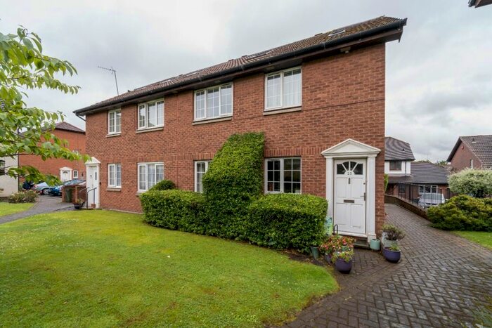 2 Bedroom Flat To Rent In Connaught Place, Trinity, Edinburgh, EH6