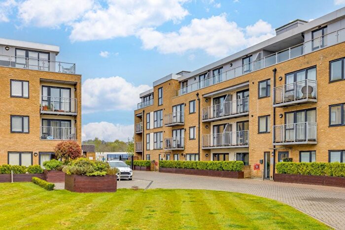 2 Bedroom Flat For Sale In Smeaton Court, Hertford, SG13