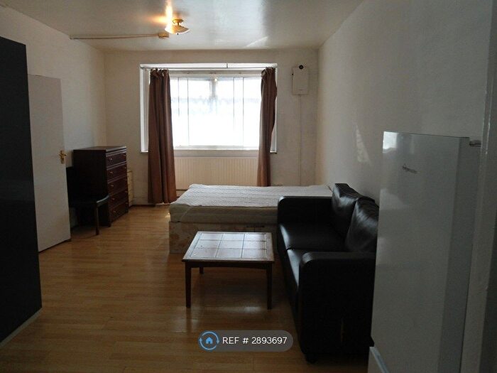 Studio To Rent In Taunton Avenue, Hounslow, TW3