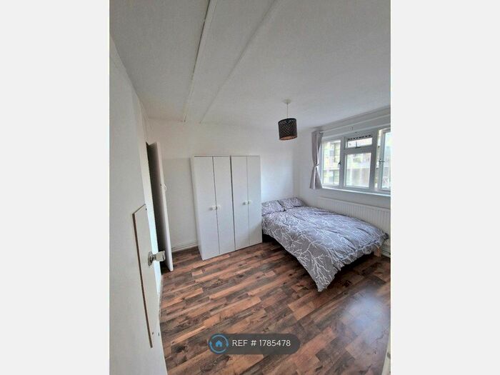 3 Bedroom Flat To Rent In Wyllen Close, London, E1