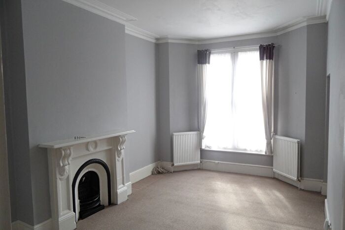 1 Bedroom Flat To Rent In Orlando Road, Clapham Common, SW4