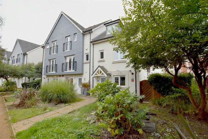 4 Bedroom Property To Rent In The Moors, Redhill, RH1