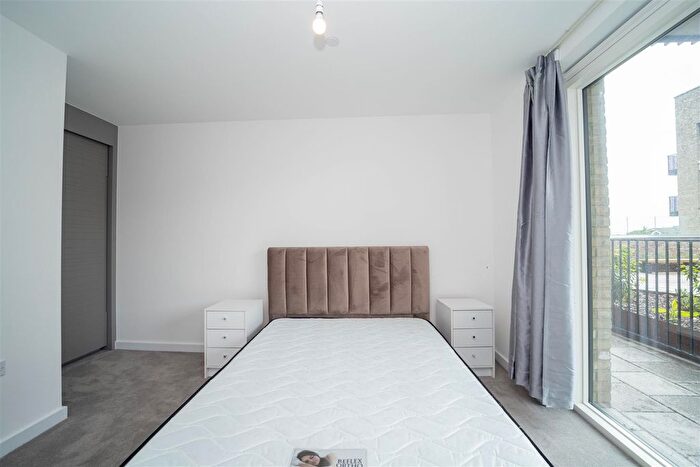 1 Bedroom Flat To Rent In Broxburn House, Bathgate Place, London, W13