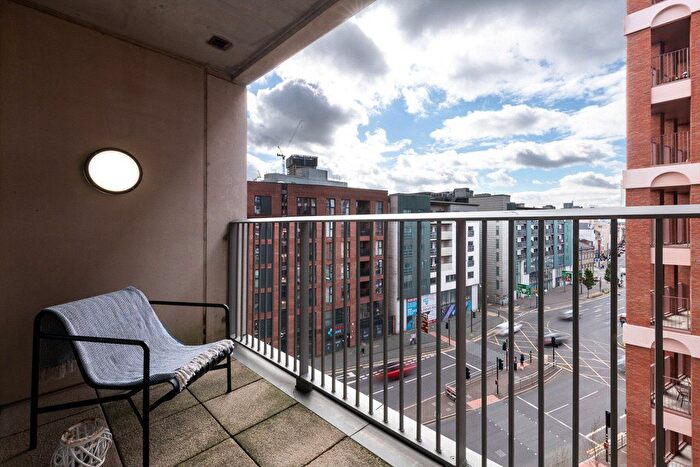 1 Bedroom Flat To Rent In Block A, Oldham Road, M4