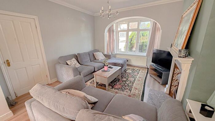 3 Bedroom Detached House For Sale In Wallace Crescent, Carshalton, Surrey, SM5