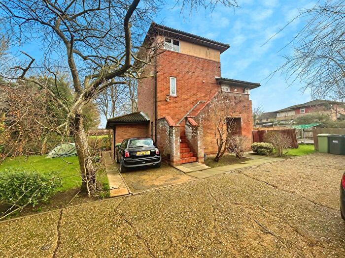 2 Bedroom Duplex For Sale In Illingworth Place, Milton Keynes, MK6