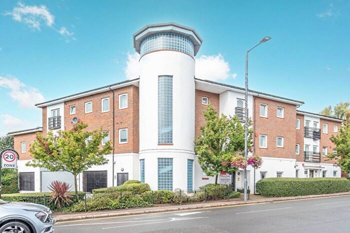 2 Bedroom Flat To Rent In High Road, Harrow Weald, Harrow, HA3