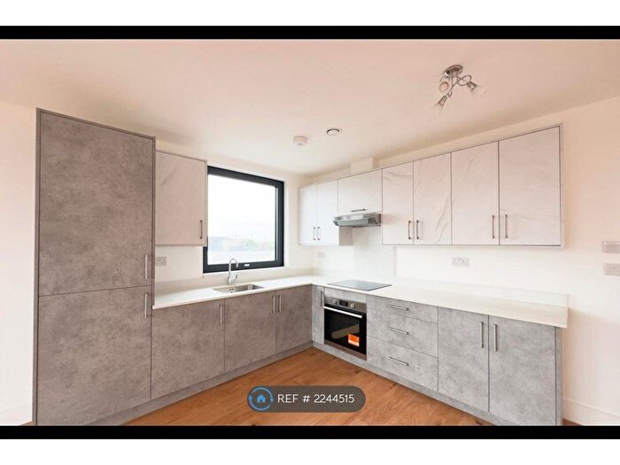 2 Bedroom Flat To Rent In Staines Road, Hounslow, TW4