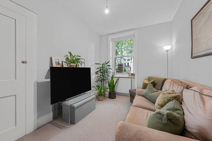 2 Bedroom Flat To Rent In Walcot Gardens, Kennington Road, SE11