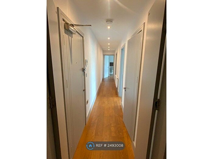 2 Bedroom Flat To Rent In Waterlea House, Enfield, EN3