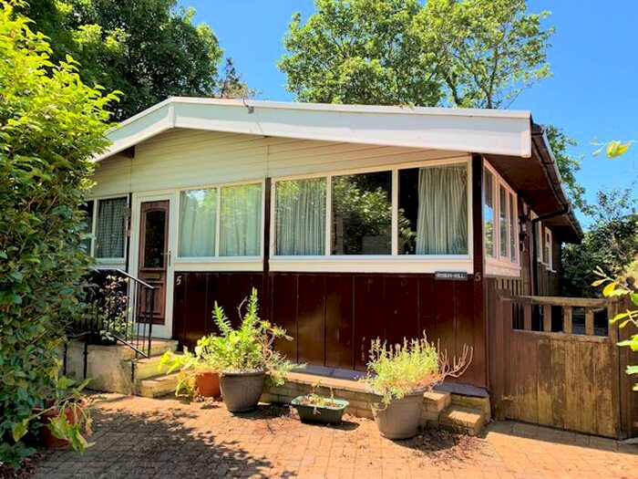 3 Bedroom Mobile/park Home For Sale In The Woodlands, Bryncrug, LL36