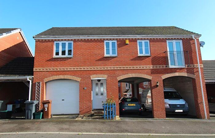 2 Bedroom Detached House To Rent In Drake Close, Cullompton, EX15