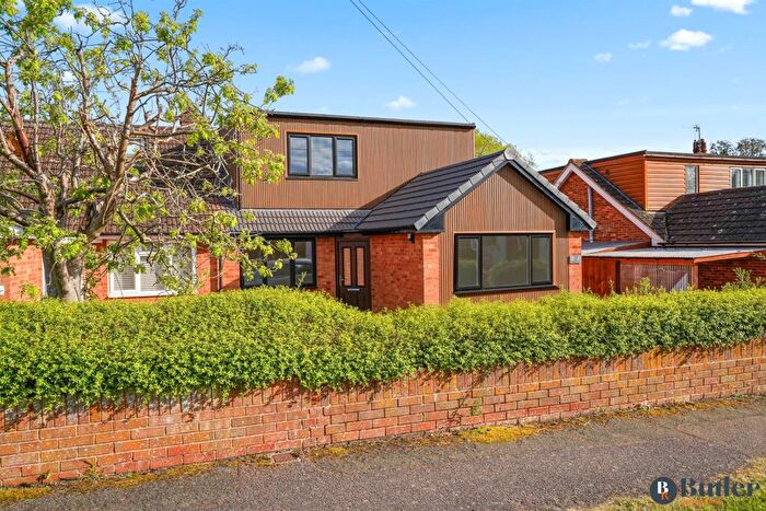 4 Bedroom Semi-Detached Bungalow For Sale In Willow Way, Flitwick, Bedford, MK45