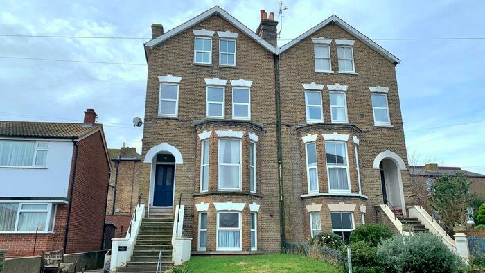 3 Bedroom Flat To Rent In The Vale, Broadstairs, CT10