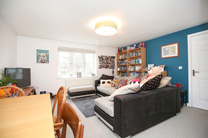2 Bedroom Flat For Sale In Field Farm Road, Belgrave, Tamworth, B77