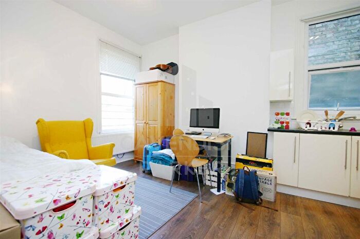 Studio To Rent In Teignmouth Road, Kilburn, London, NW2
