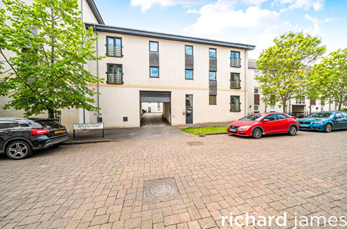 1 Bedroom Flat For Sale In Mistletoe Court, Seacole Crescent, Okus, SN1
