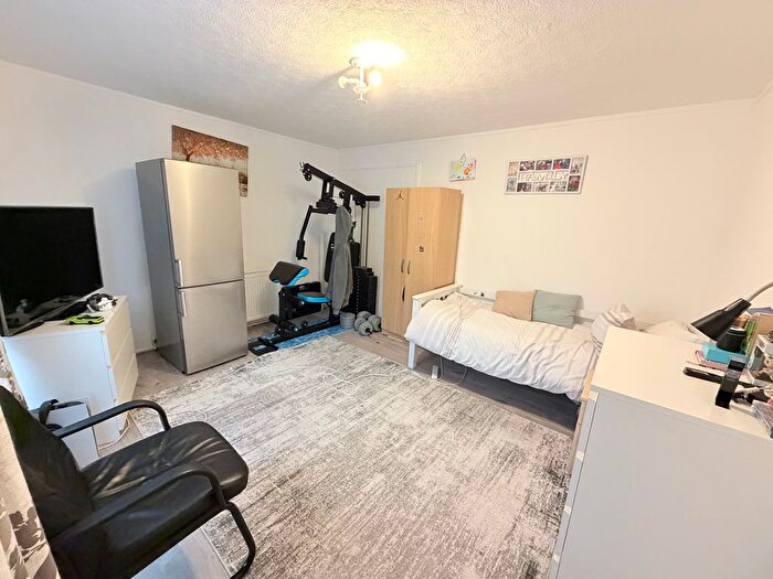 3 Bedroom Semi-Detached House To Rent In Hutton Gardens, Harrow Weald, HA3