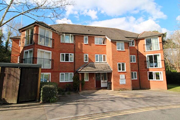 2 Bedroom Apartment For Sale In Pine Tree Glen, Westbourne, BH4