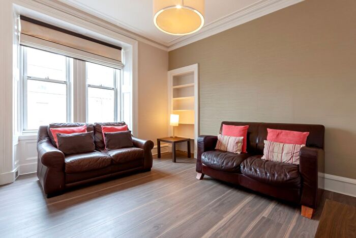 2 Bedroom Flat For Sale In Rosemount Viaduct, Rosemount, Aberdeen, AB25