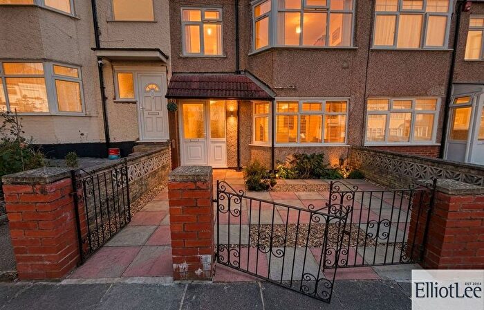 3 Bedroom Semi Detached House To Rent In Whitby Road, Harrow, HA2