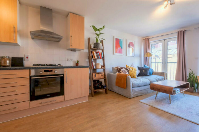 2 Bedroom Flat To Rent In New Road, London, E1