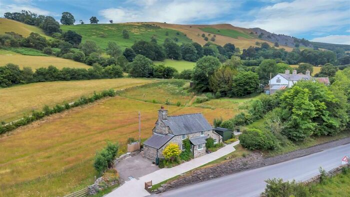 3 Bedroom Cottage For Sale In Llidiart Y Parc, LL21
