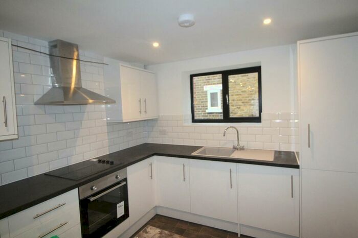 1 Bedroom Flat To Rent In Elliott Road, Bromley, Kent, BR2