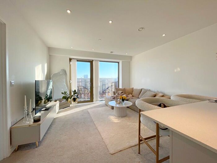 1 Bedroom Apartment To Rent In Local Crescent Development, Hulme Street, Manchester, Greater Manchester, M5