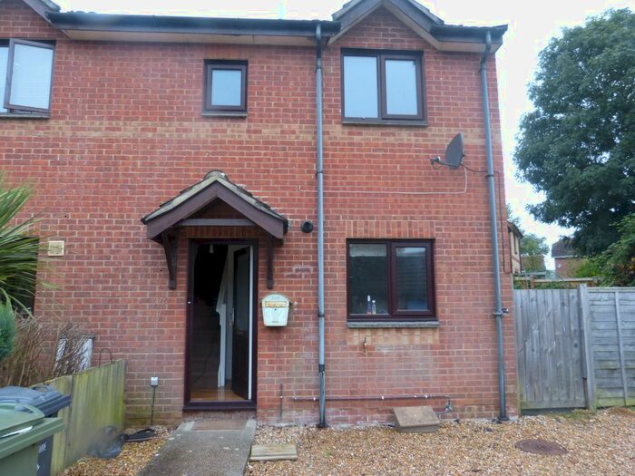 3 Bedroom Semi-Detached House To Rent In Kestrel Way, Newport, PO30