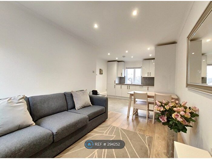 2 Bedroom Flat To Rent In Timber Pond, London, SE16