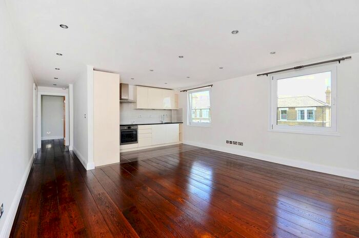 2 Bedroom Flat To Rent In St Quintin Gardens, North Kensington, London, W10