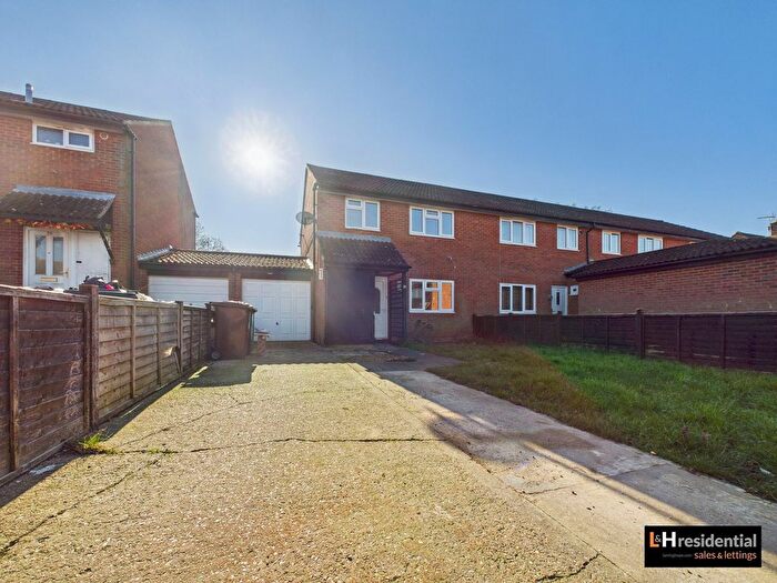 3 Bedroom End Of Terrace House To Rent In Greenside, Borehamwood, WD6