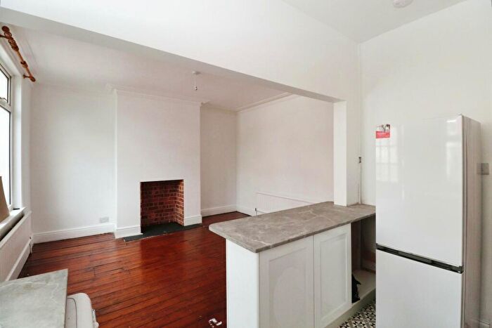 2 Bedroom Terraced House To Rent In Morris View, Leeds, West Yorkshire, LS5