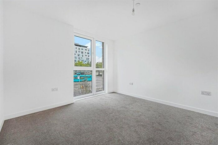 2 Bedroom Flat To Rent In Princes Way, Milton Keynes, Buckinghamshire, MK2