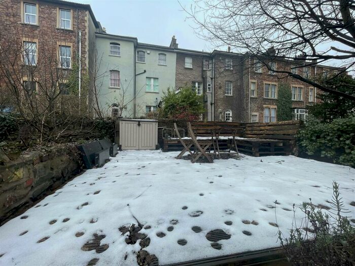 2 Bedroom Flat To Rent In Garden Flat Aberdeen Road Cotham Bristol, BS6