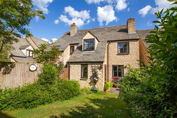 3 Bedroom Semi-Detached House To Rent In Cotswold Meadow, Deer Park, Witney, Oxfordshire, OX28