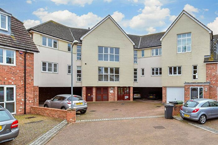 2 Bedroom Flat For Sale In Westwood Close, Lenham, Maidstone, Kent, ME17