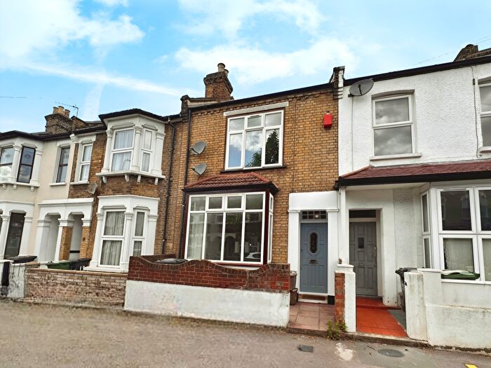 4 Bedroom Terraced House To Rent In Ashville Road, Leyton, E11
