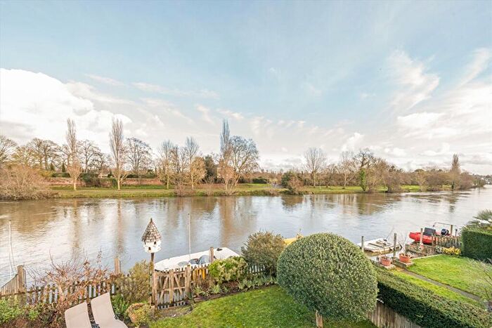 3 Bedroom House To Rent In The Island, Thames Ditton, KT7