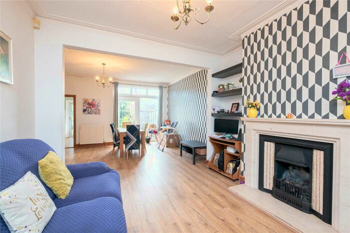 3 Bedroom Terraced House To Rent In Woodgrange Avenue, North Finchley, London, N12