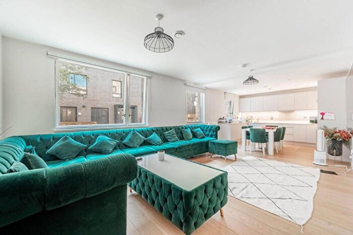 4 Bedroom Semi Detached House For Sale In Oriental Square, Colindale, London, NW9