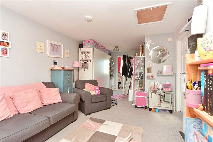 1 Bedroom Flat For Sale In High Street, Sheerness, Kent, ME12