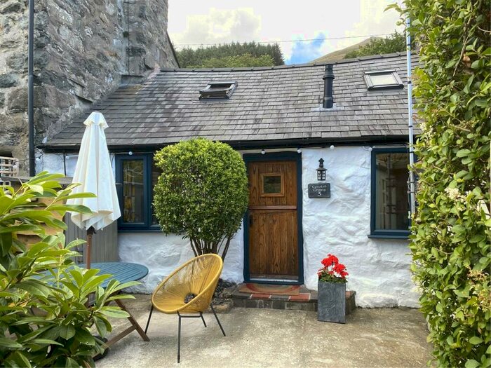 2 Bedroom Terraced House For Sale In Sportsman Row, Gyrn Goch, Caernarfon, LL54