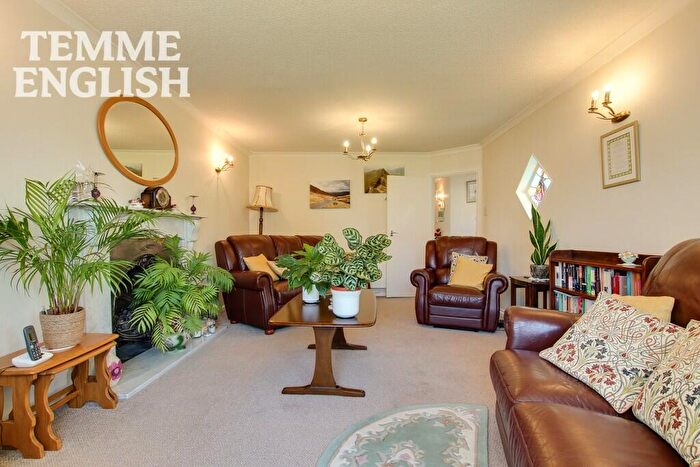 3 Bedroom Detached Bungalow For Sale In Highcliffe Road, Wickford, Essex, SS11