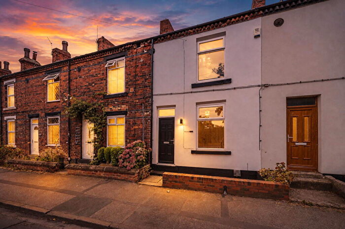 2 Bedroom Terraced House For Sale In Wakefield Road, Garforth, Leeds, LS25