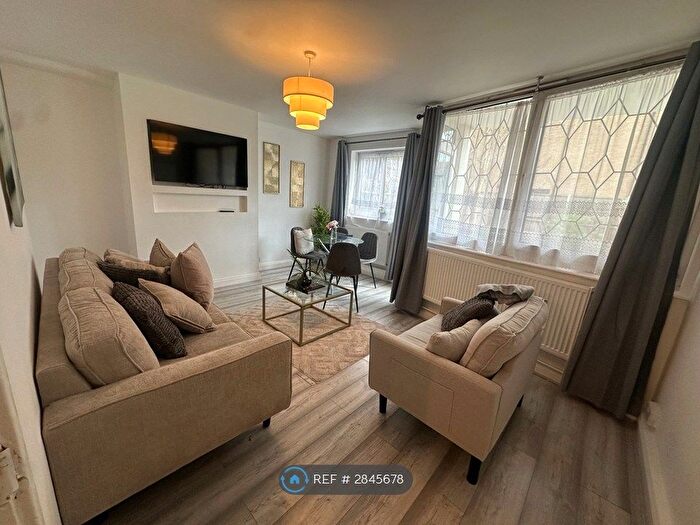 3 Bedroom Maisonette To Rent In Hammersley House, London, SE14