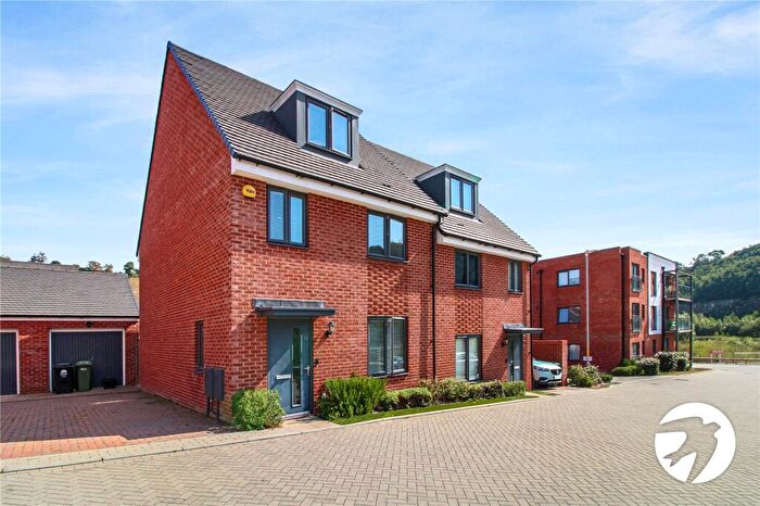 4 Bedroom Semi Detached House To Rent In Flint Rise, Castle Hill, Ebbsfleet Valley, Swanscombe, DA10