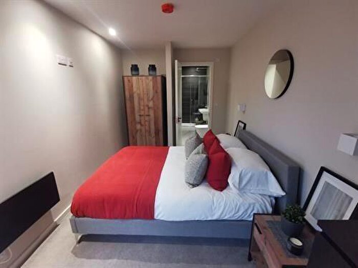 2 Bedroom Apartment To Rent In City Gardens, M15