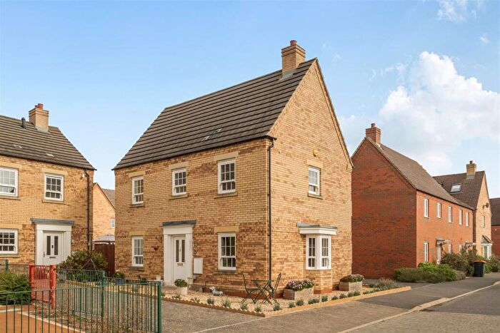 3 Bedroom Detached House For Sale In Primrose Fields, Bedford, MK41